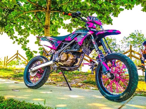 Anda cukup memberikan sedikit sentuhan modifikasi maka tunggangan anda akan memiliki tampilan lebih mantap lagi. 80 Foto Modifikasi Motor Trail Kawasaki KLX 150 Supermoto