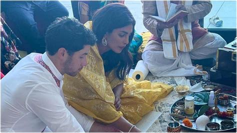 प्रियंका चोपड़ा के साथ निक जोनस ने मनाई दिवाली लक्ष्मीपूजा करते नजर आए देसी गर्ल के पति