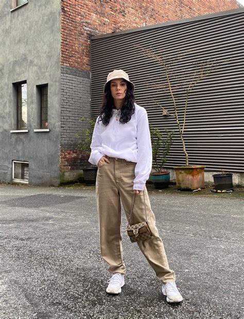 Wdywt Trying Out The Baggy Jeans Trend Daily Fashion And Style