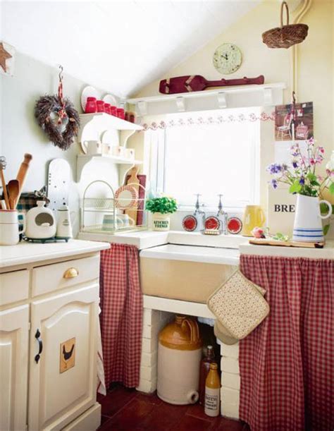 Cocina clásica con muebles blancos cocina con forma de u blanca cocina minimalista blanca. Cómo Renovar Muebles de Cocina con Románticas Cortinas ...