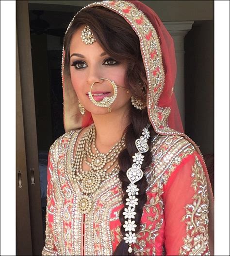 Über 7 millionen englischsprachige bücher. Indian Bridal Hairstyles: The Perfect 16 Wedding Hairdo Pics