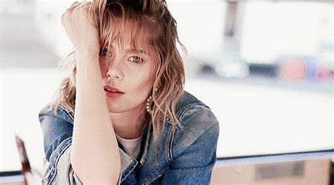 Oyuncu burcu biricik ve reklamcı eşi emre yetkin aşklarıyla keşke bizim de olsa dedirtiyor. Emre Yetkin, eşi Burcu Biricik'in uyurken fotoğrafını ...