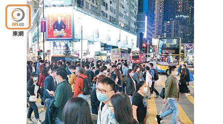 以刺激消費之名，政府在財政預算案中提到，將斥資360億元向每名18歲以上港人發放5,000元電子消費券，料在暑假前發放。政府昨日終於公布進一步的詳情，指已甄選4間儲值支付工具營辦商協助推行計劃，包括支付寶香港、八達通、香港電訊的tap & go拍住賞以及wechat pay hk，涵蓋13萬間商戶。 龜速派發$5000電子消費券 益大商戶基層叫苦 - 東方日報