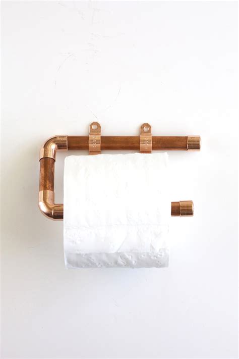 Complete your bathroom remodel or new construction with an elegant and unique toilet paper holder. Copper Pipe Toilet Paper Holder — Kristi Murphy | DIY Ideas