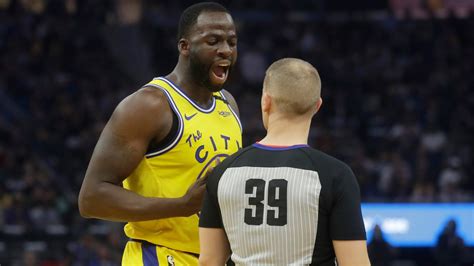 Watch Draymond Green Get Ejected In First Half Of Warriors Lakers Game