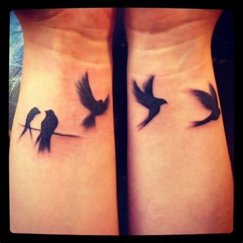 Raven Tattoo Wrist Tattoo Art Birds Artwork On Skin Pinterest