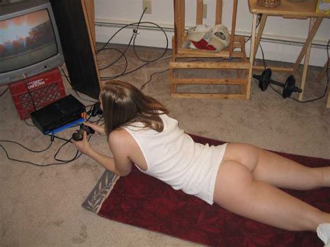 Cute Butt Woman Playing Video Game Bottomless Cloudyx Girl Pics