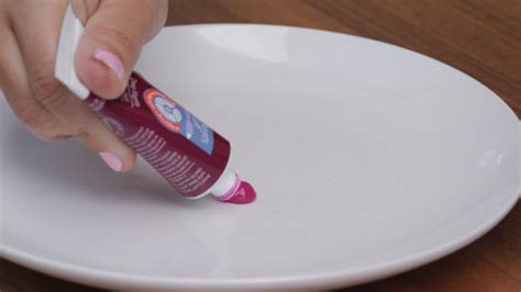 Mische dein weiß mit malwerkzeugen, wie etwa einem pinsel oder messer, in dein rot um aus verschiedenen farben pink herzustellen, mische zunächst rote und weiße farbe zu. Blau Und Pink Mischen
