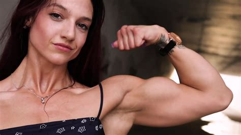 Girl With Biceps Annie Young Muscular Girl Youtube