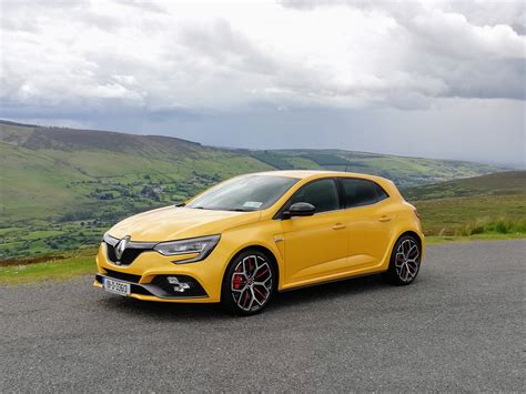 The new Renault Mégane R S Trophy Changing Lanes