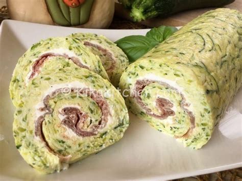 Adagiate sulla frittata le fette di prosciutto cotto, la crescenza e livellate con il dorso di un cucchiaio. Rotolo di zucchine con bresaola e philadelphia | Ricetta ...