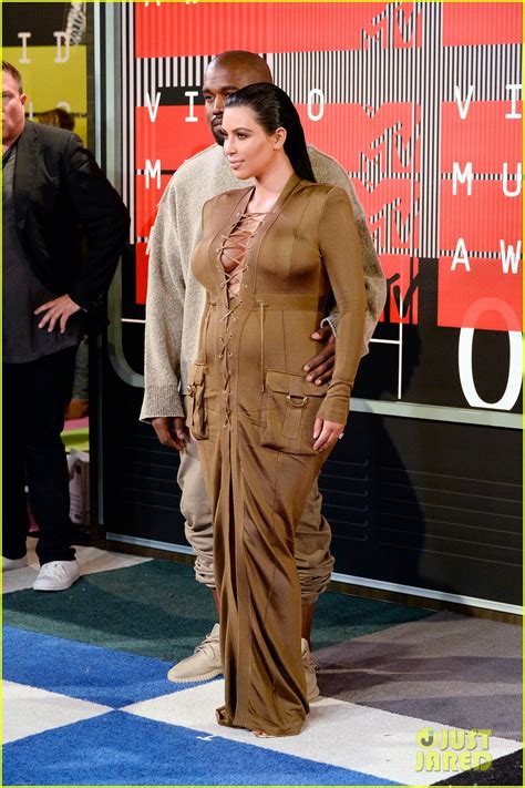 Kim Kardashian Supports Kanye West At Mtv Vmas 2015 Photo 3449055
