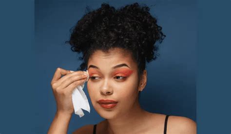 5 Simple Tips To Remove Makeup The Right Way