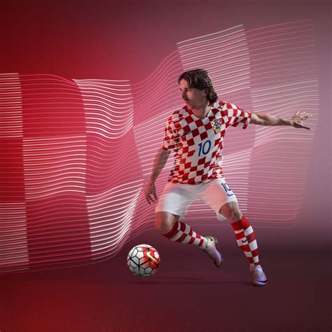Luka modric is a soccer (football) player who was born in zadar on september 9th, 1985. Bild: Luka Modric im Heimtrikot von Kroatien für die EM ...