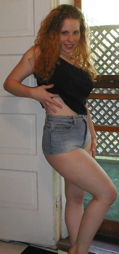 XXX Kira Redhead Amateur Poses In Jean Shorts 13470565