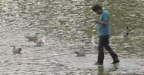 Magician Walks On Water Completely Baffles Onlookers Video Huffpost Uk