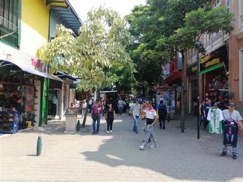 En colombia, los ciudadanos llevan días saliendo a la calle para manifestarse contra la planificada reforma fiscal que pondría en peligro especialmente a los más pobres del país. Colombia no está en condiciones para reforma tributaria ...