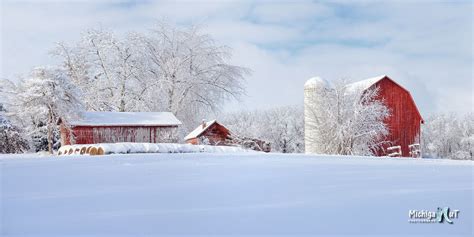 Fresh Winter Snow At A Michigan Barn And Farm Old Barns Winter