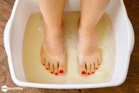 How To Soften Dry Heels With A Listerine And Vinegar Foot Soak · Jillee