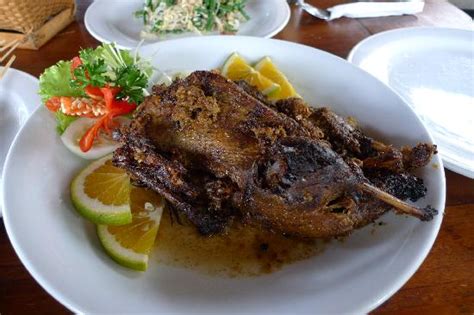 There are some very good gazebo to enjoy a leisurely meal while watching the views of rice fields. Bebek Bengil Restaurant | Cultures of Denpasar | Learn and ...