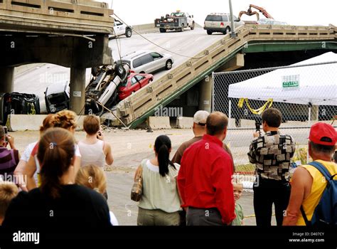 Minneapolis I 35 Bridge Collapse Hi Res Stock Photography And Images