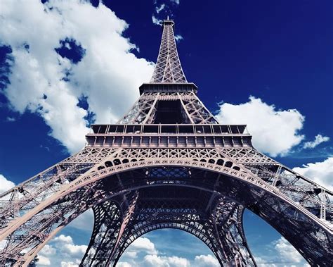Wallpaper Pemandangan Menara Eiffel