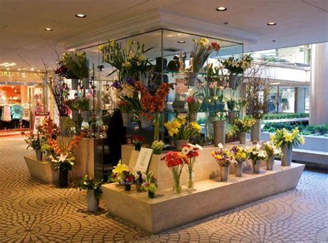 Flower Kiosk Would Be A Good Chioce To Begin A New Business In Mall