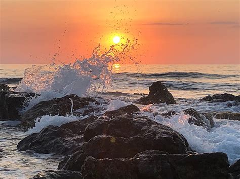4k Free Download Rocky Shore During Sunset With Ocean Waves · Stock