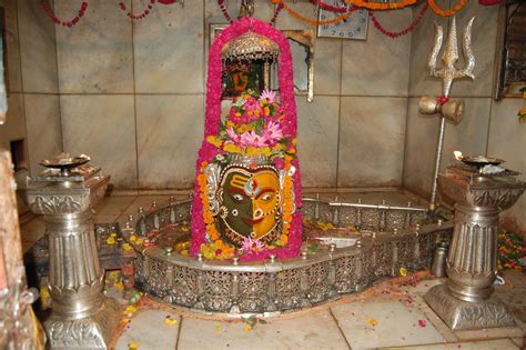 Mahakal temple ujjain is the most famous temple of lord shiva jyotirling among all the 12 jyotirling. Bhagwan Ji Help me: Mahakaleshwar Ujjain Images and Wallpapers