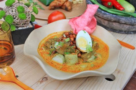 3 gelas santan encer dari 1/2 butir kelapa. 8 Resep Lontong Sayur Dari Berbagai Daerah yang Bisa Anda Coba
