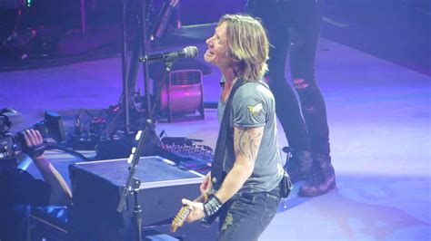 Keith Urban Somewhere In My Car Live Giant Center Youtube