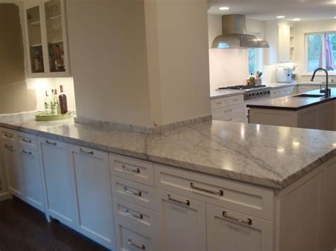 Shaker kitchen cabinets are a popular option in today's kitchen remodels. 8 Best Hardware Styles For Shaker Cabinets | Kitchen ...