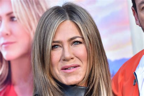 Jennifer Aniston Is Really Struggling To Not Just Come Out And Tell