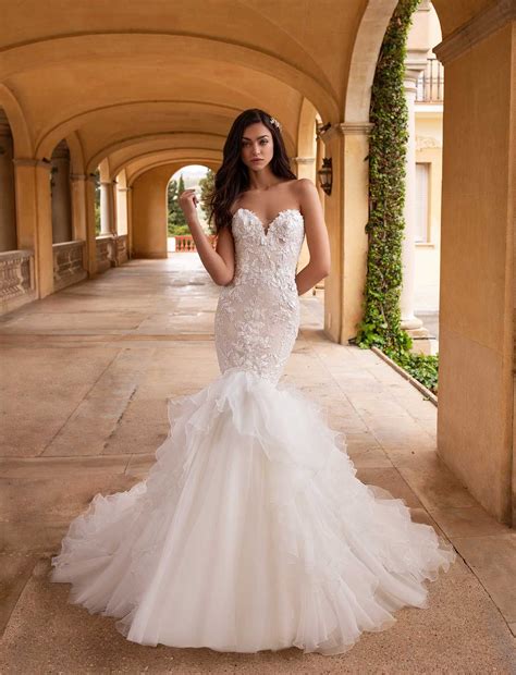 Vestiti bohémien spensierati e morbidi, balze e volant nelle i vestiti da sposa marisa spose riescono a esaudire ogni tuo desiderio: Pronovias 2020 Callisto | Abiti da sposa con volant, Abiti da sposa, Abiti da sposa di pizzo
