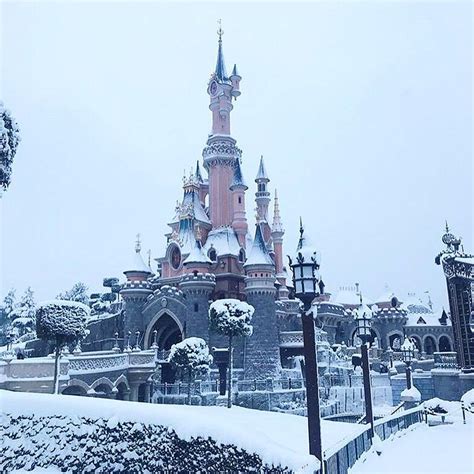 If you follow the news you probably know that france and paris had heavy snow falls the last three days and this of course include snow at. Disneyland Paris snow today! : disneylandparis