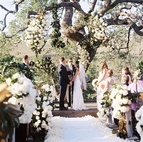 Des milliers de nouvelles images de grande qualité ajoutées. 20 Outdoor Ceremonies That Will Make You Rethink Your ...