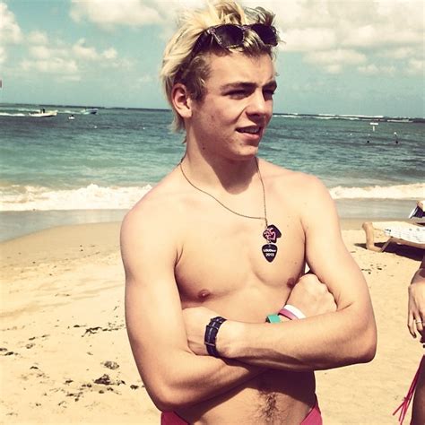 The Stars Come Out To Play Ross Lynch New Shirtless Pics