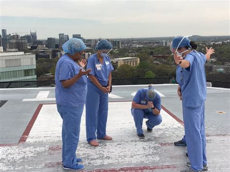 Vanderbilt University Medical Center Nurses Pray On A Helipad Wkrn News 2