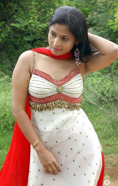 Shriya saran is an indian film actress, model, hostess, and a fashion lady. TELUGU WEB WORLD: TELUGU HOT BEAUTIES - TELUGU HOT ACTRESS