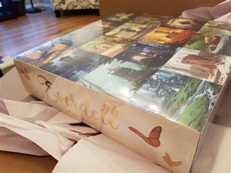 We hebben een zeer uitgebreid assortiment van nederlandstalige en anderstalige spellen. Everdell Unboxing - J. A. Keener