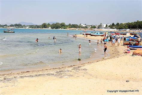 Hammamet Nadando En La Playa Pública Túnez