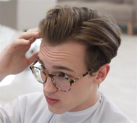 33 most popular mens hairstyles with glasses for 2024 hairdo hairstyle