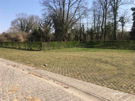 $7 a day car rental. Parking jour et nuit, Borgloon, Colenstraat, Limburg, Belgium
