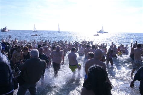 Th Annual Polar Bear Plunge Is Back In Coney Island This New Year S