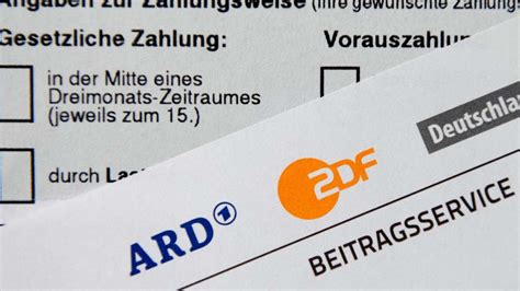 Each household in germany ought to pay this fee, set at 17,50€ per month. Wussten Sie's? So sollen Sie den Rundfunkbeitrag monatlich ...