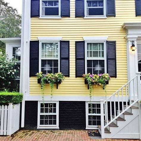 Cool 30 Attractive Yellow Exterior House Paint Colors Ideas