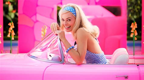 our first look at margot robbie as barbie does not disappoint
