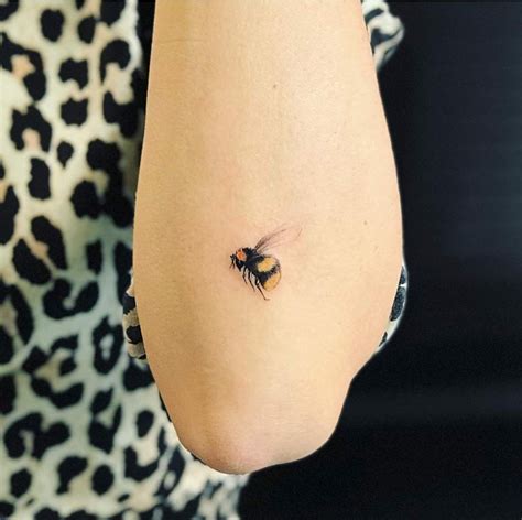 A Bumble Bee By Jay Shin Bumble Bee Tattoo Bee Tattoo Honey Bee Tattoo