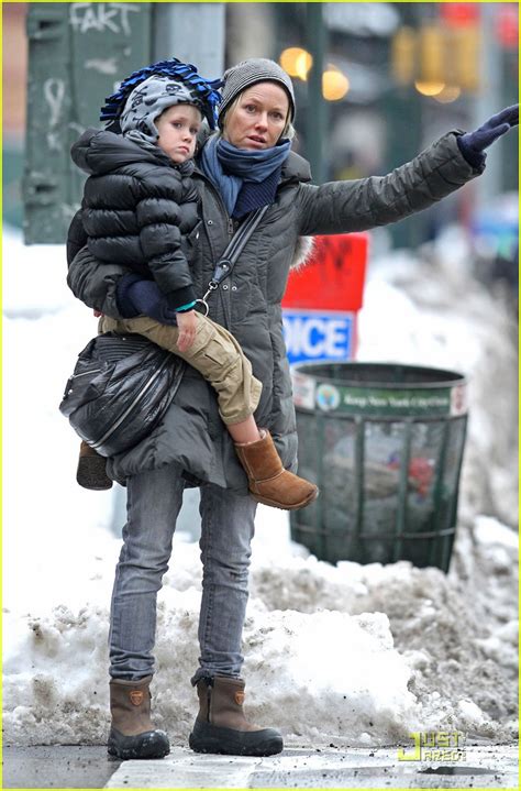 Naomi Watts Strolling With Sasha Samuel Photo Alexander Schreiber Celebrity