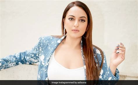 Sonakshi Sinha Recalls Her Mother Constantly Telling Her To Lose Weight
